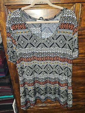 LAVISH Womens Plus Sz 2x Top. Stretchy And In Great Condition!!